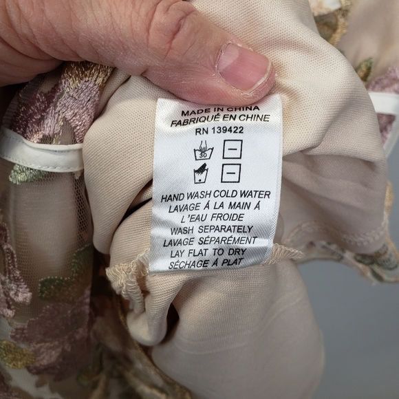 TOBI FANCY THAT MULTI FLORAL BODYCON DRESS - Size small - Picture 11 of 12